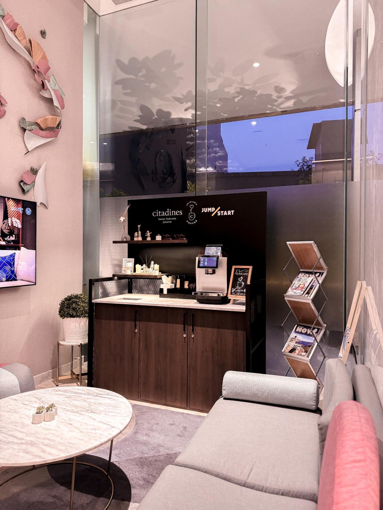 Citadines Gatot Subroto Jakarta Eksteriør billede